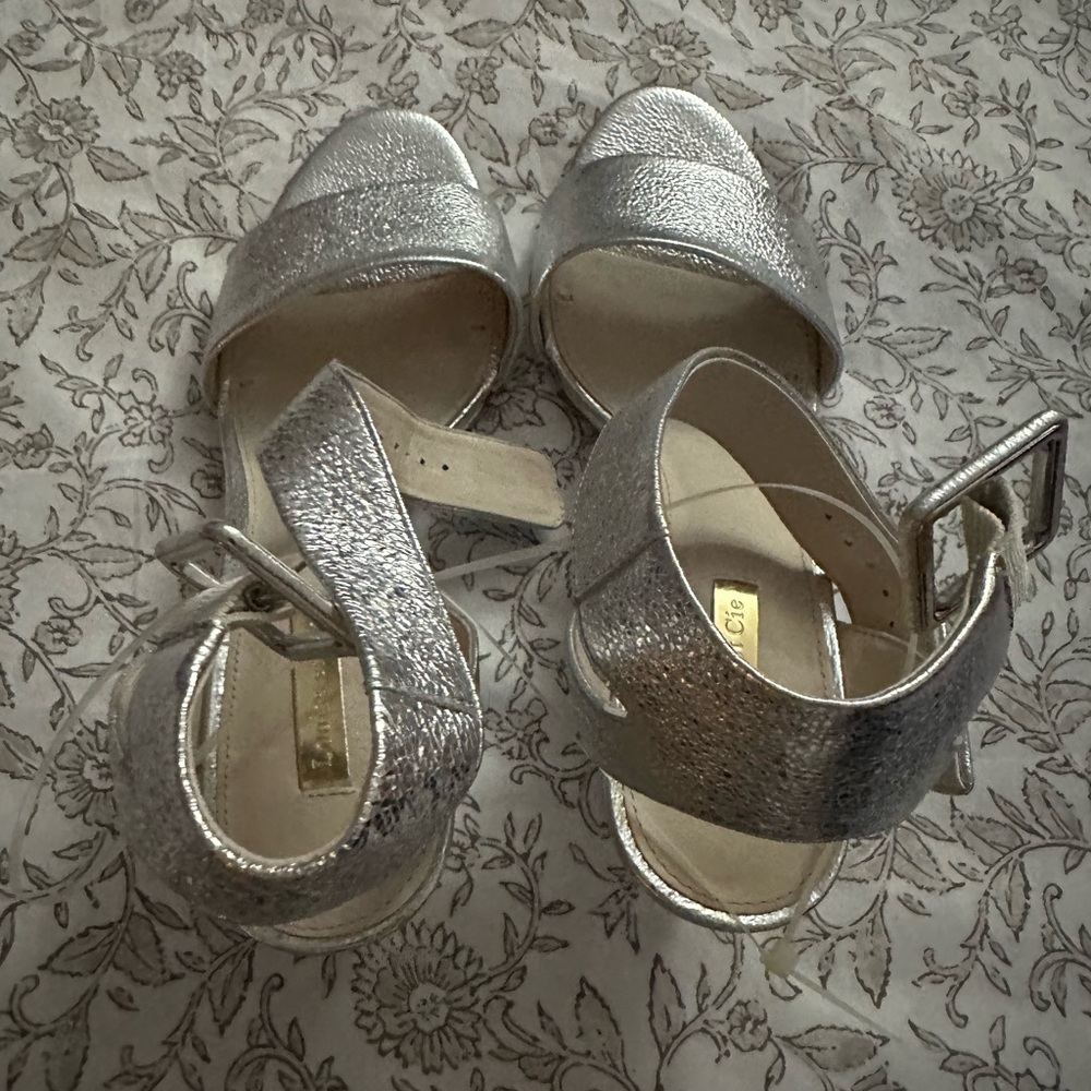 Elegant Silver Women's Sandals - Picture 6 of 8
